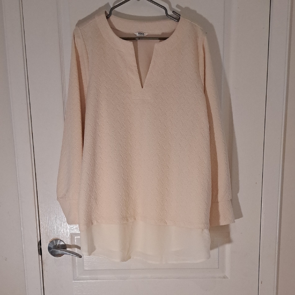 130 - NWOT Penningtons Textured V-Neck Layered Top